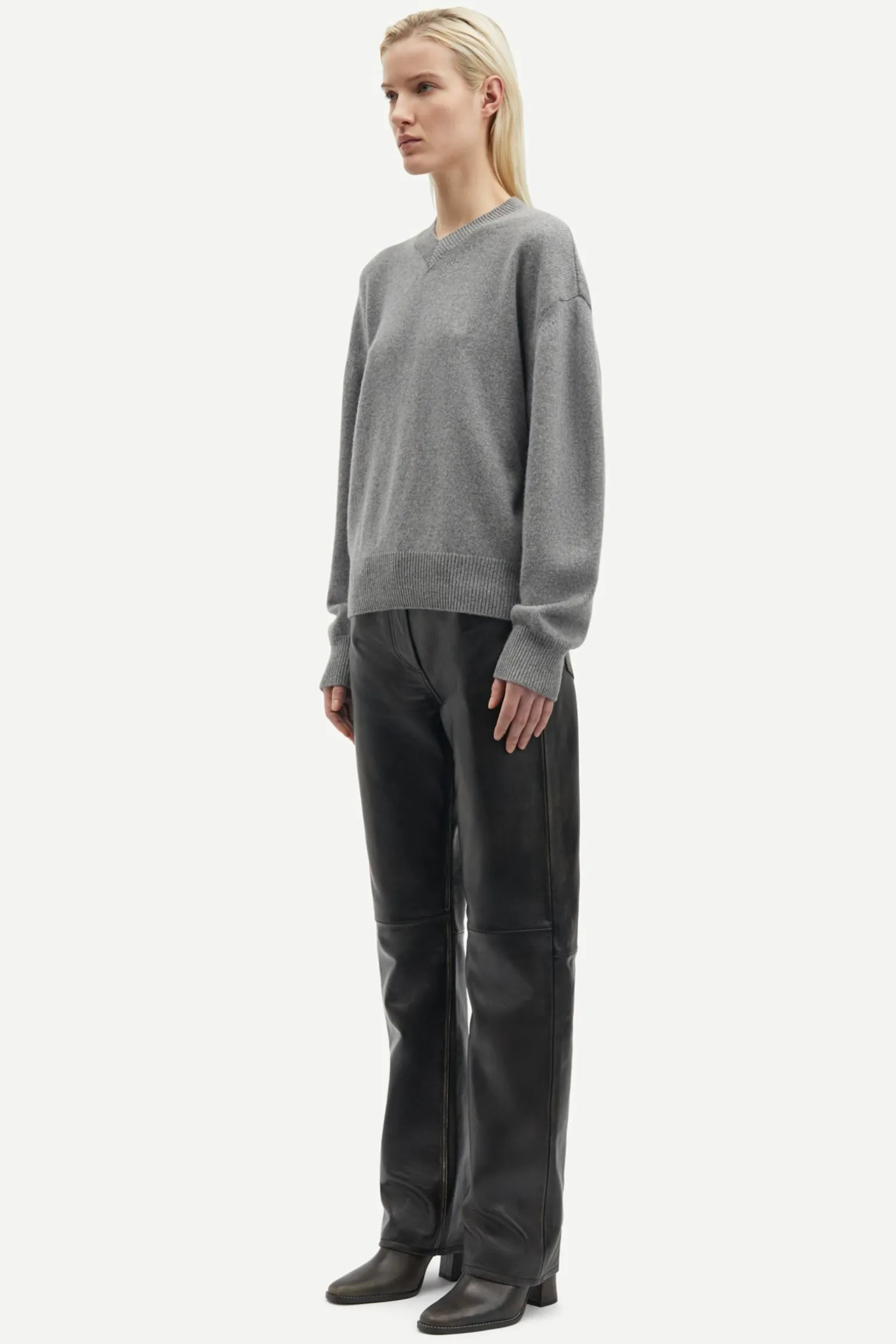 SABIRGITTE V-NECK SWEATER 15356